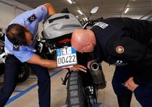 SCARICO, TARGA, LUCI: cosa posso cambiare sulla moto? Risponde la Polizia [VIDEO]