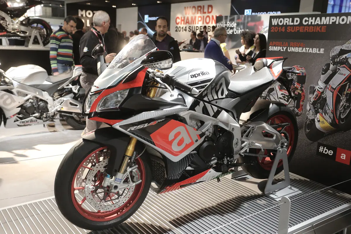 Aprilia RSV4 RR 2015 (4)