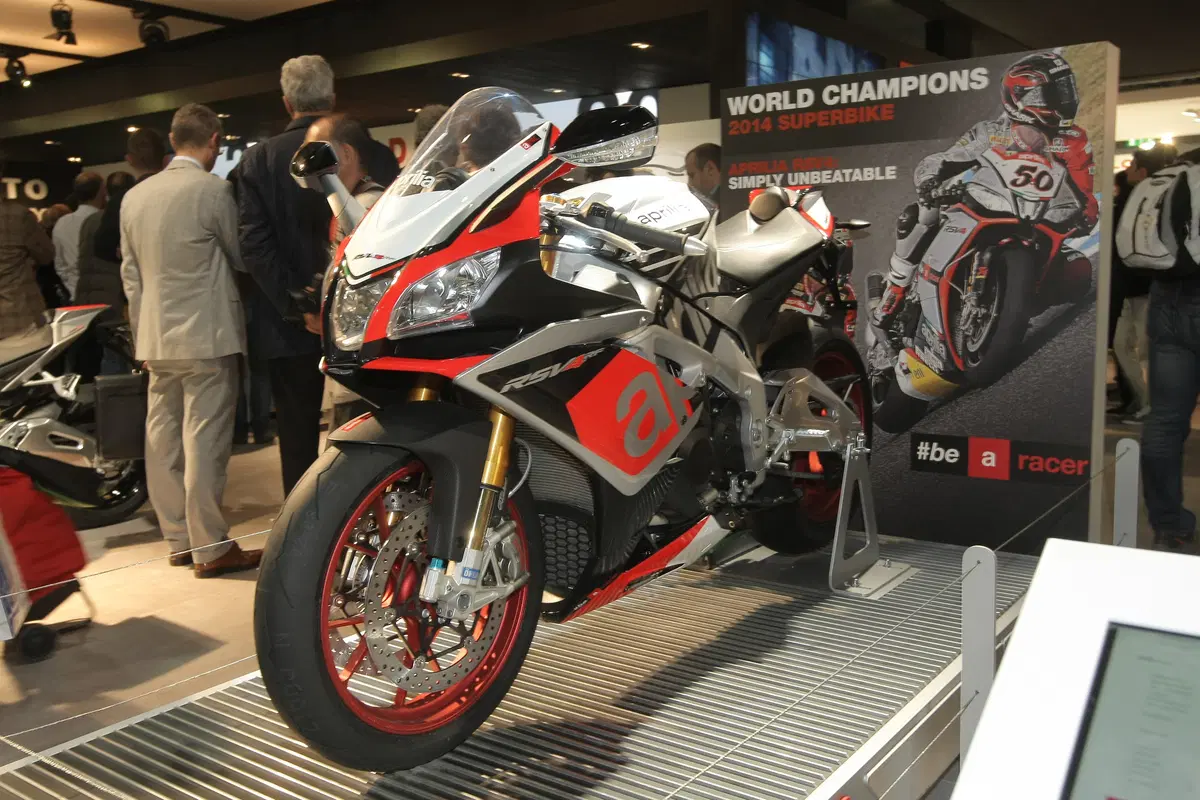 Aprilia RSV4 RR 2015 (5)
