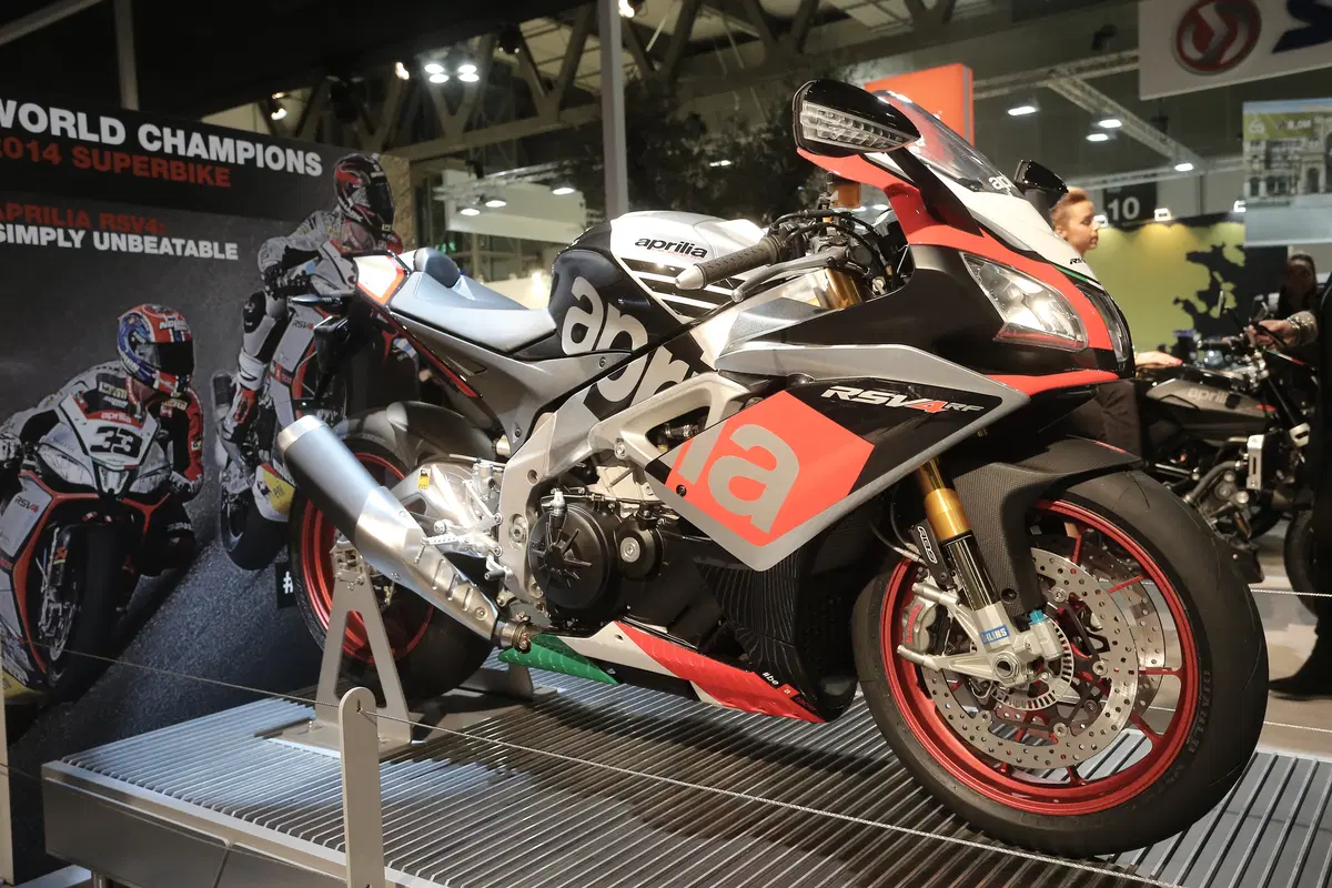 Aprilia RSV4 RR 2015 (6)