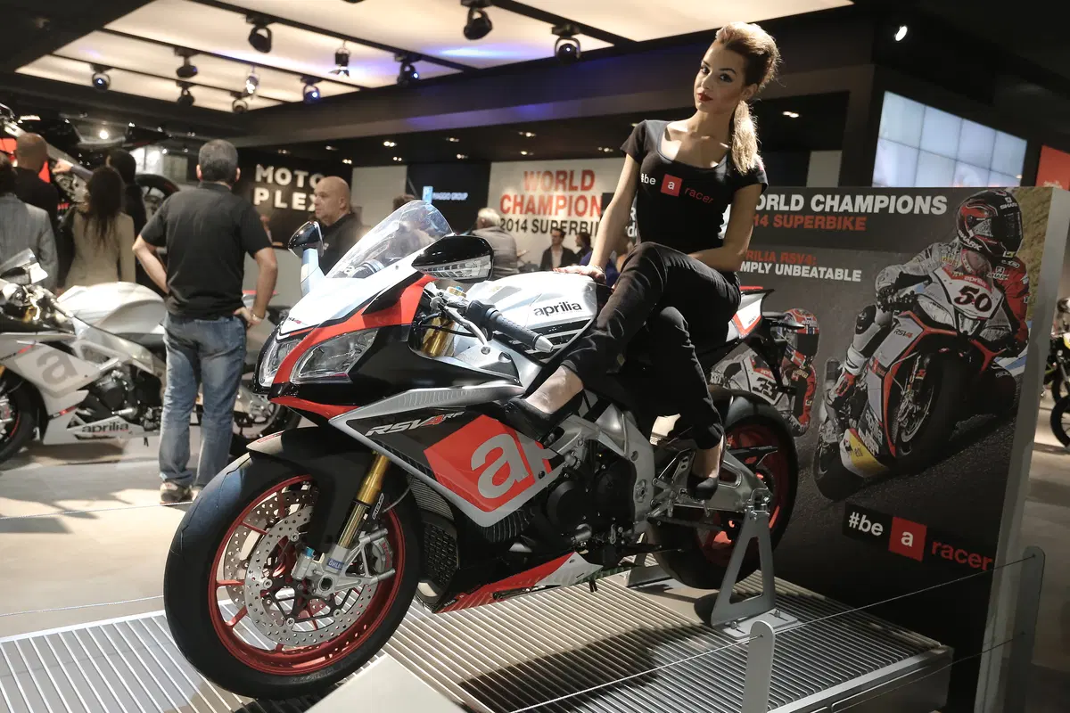 Aprilia RSV4 RR 2015 (9)
