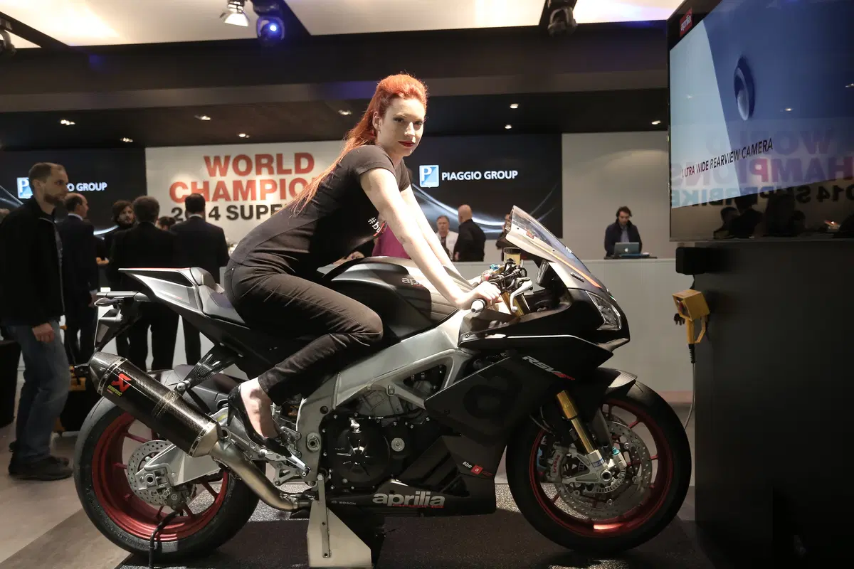 Aprilia RSV4 RR 2015 (2)
