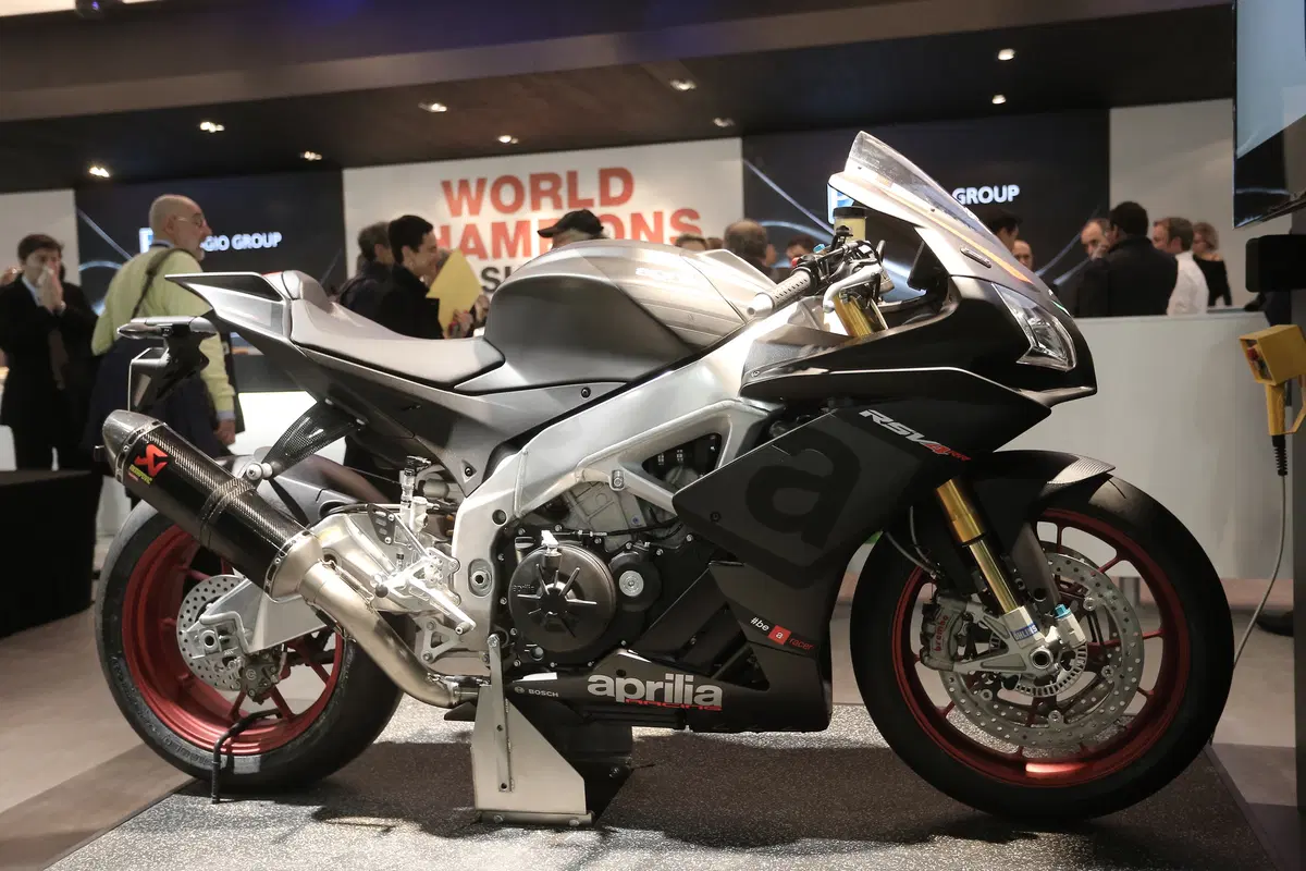 Aprilia RSV4 RR 2015 (10)