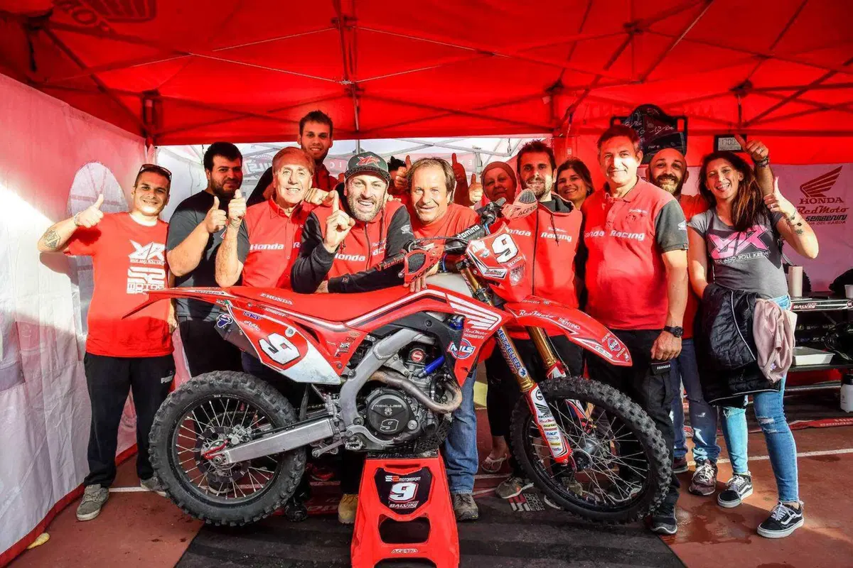 Alex Salvini. Stop. Anche il Casco Nella Vetrina dei Trofei (18)