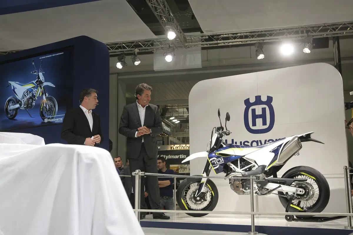 Husqvarna 701 Supermoto 2015 (2)