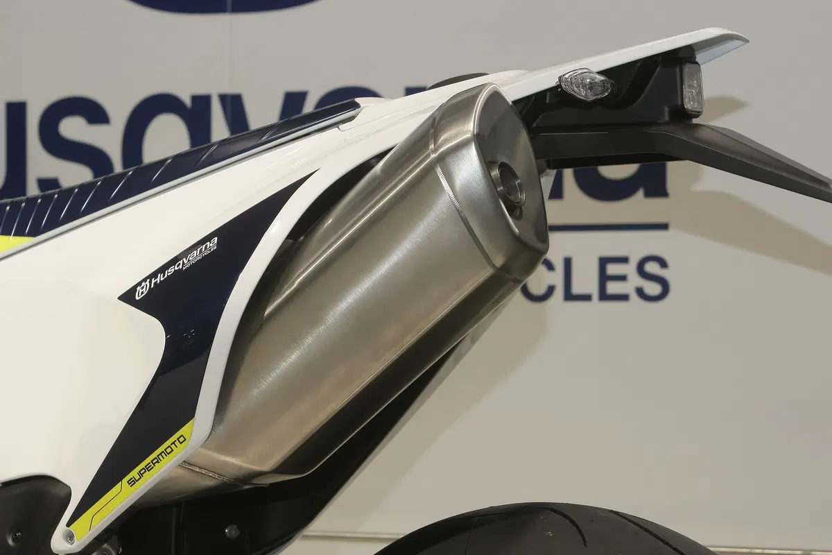 Husqvarna 701 Supermoto 2015 (5)