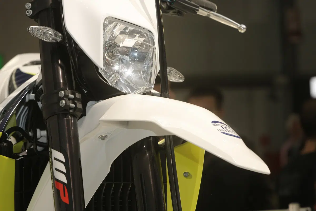 Husqvarna 701 Supermoto 2015 (3)