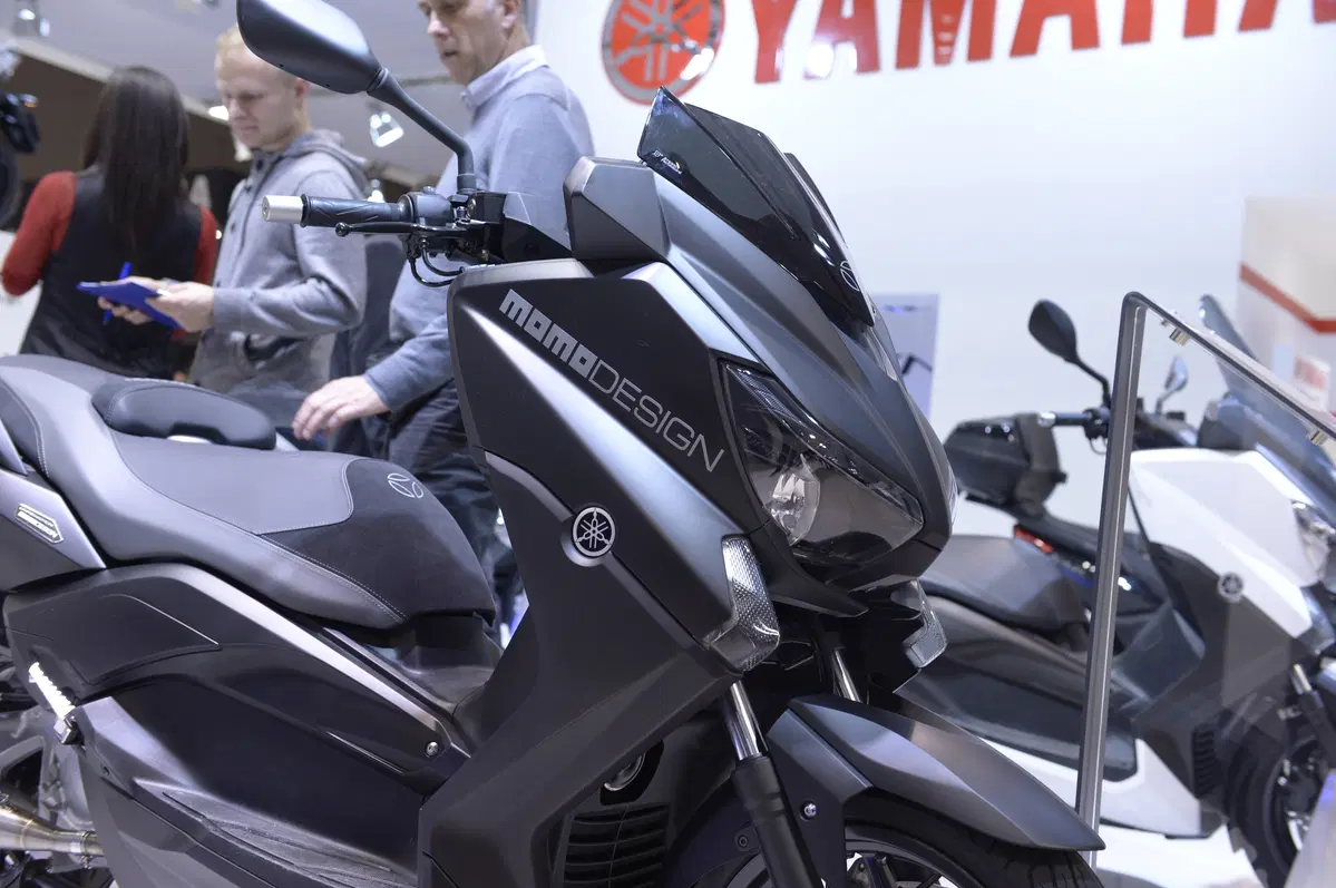 Yamaha X-MAX 125 e 250 Momodesign (5)