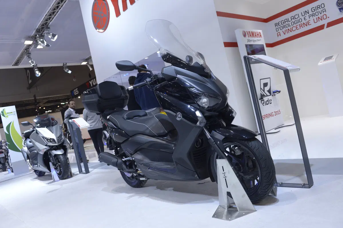 Yamaha X-MAX 125 e 250 Momodesign (2)