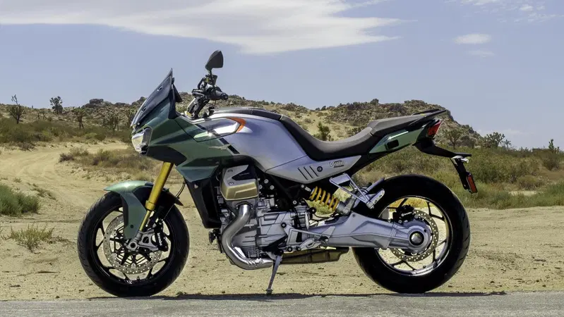 Moto Guzzi V100 Mandello: nelle concessionarie da novembre, ecco dove prenotarla