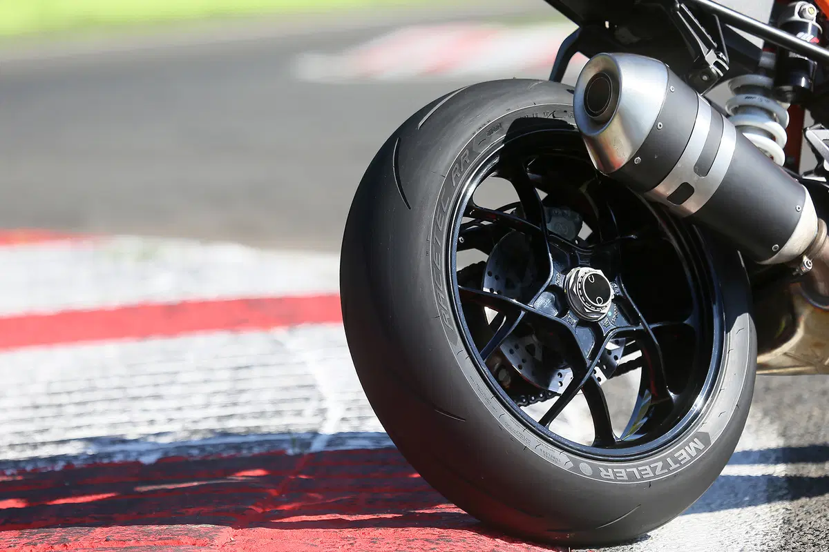Metzeler Racetec RR (9)
