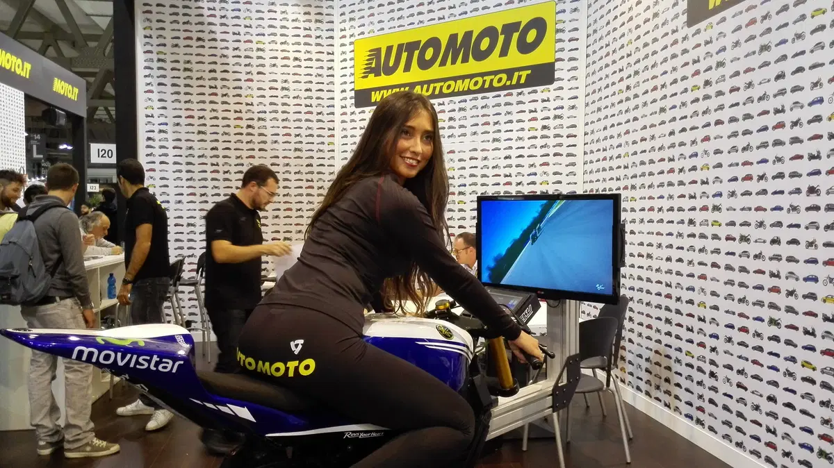 Prova il simulatore della Yamaha M1 di Lorenzo allo stand di Moto.it! (5)