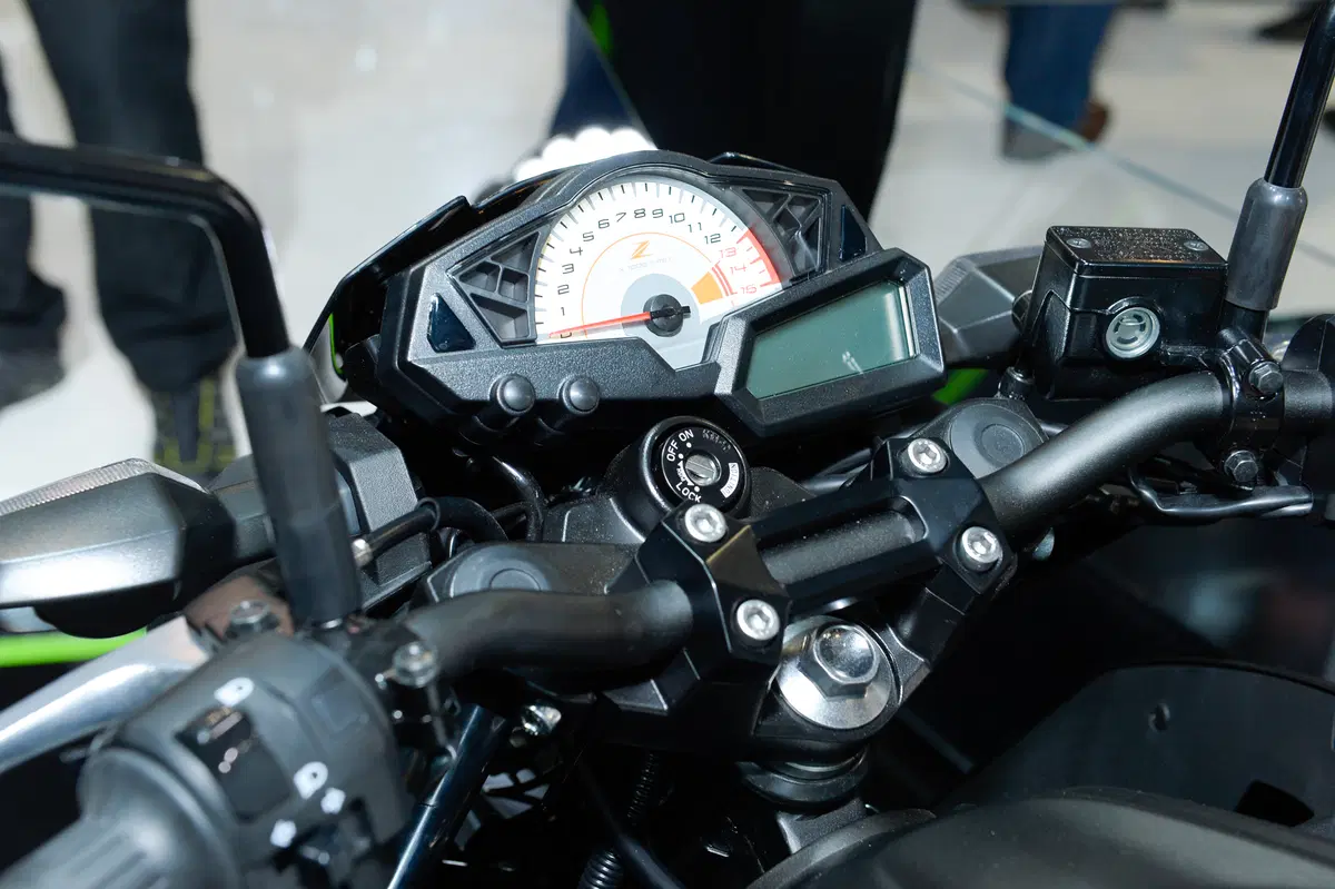 Kawasaki Z300 e Z250SL (8)