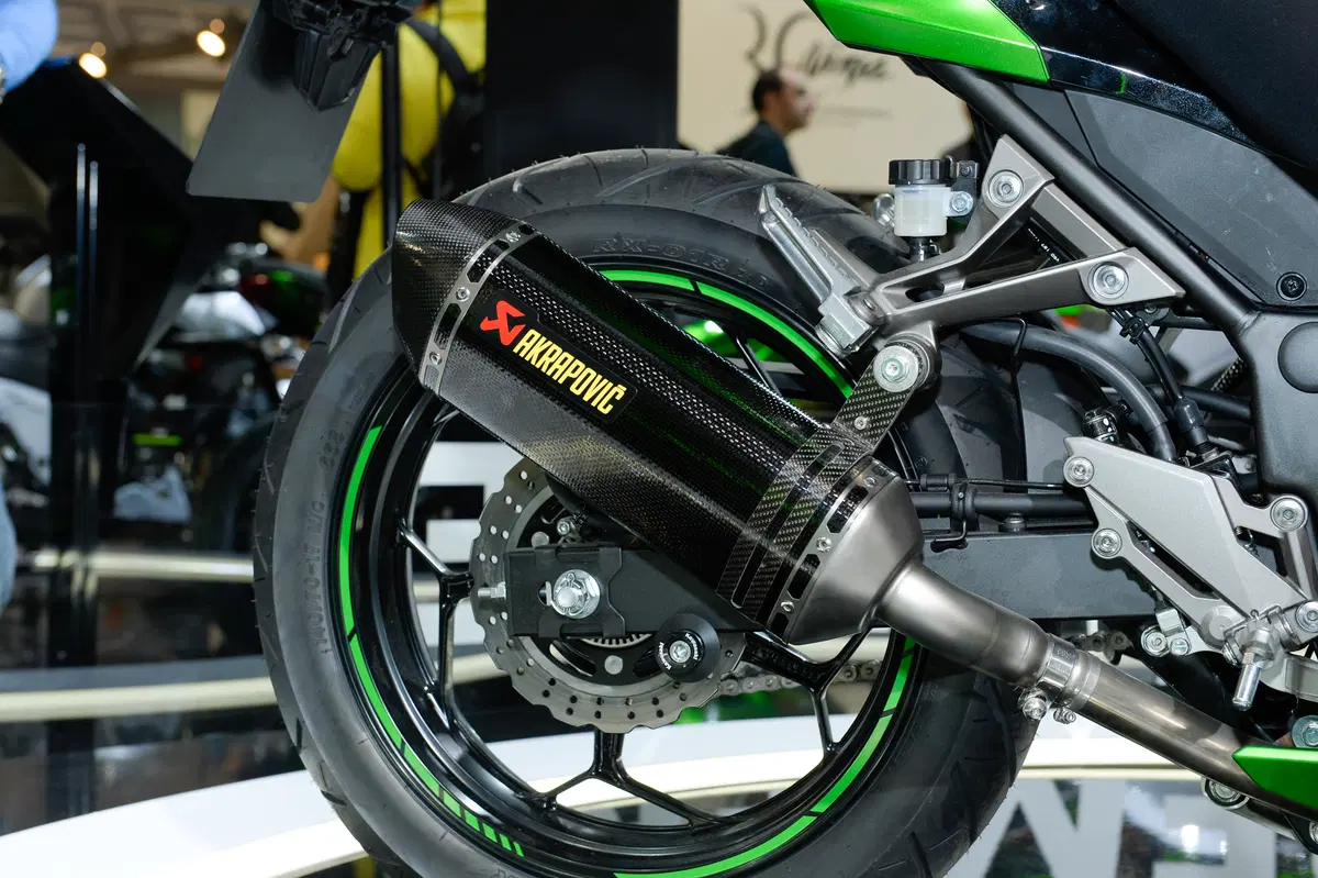 Kawasaki Z300 e Z250SL (12)