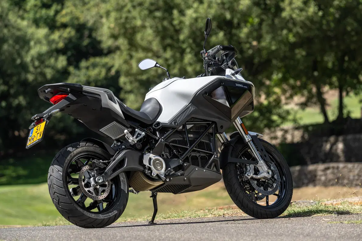 ZERO Motorcycles  DSR/X: Fun Factor 100% (3)