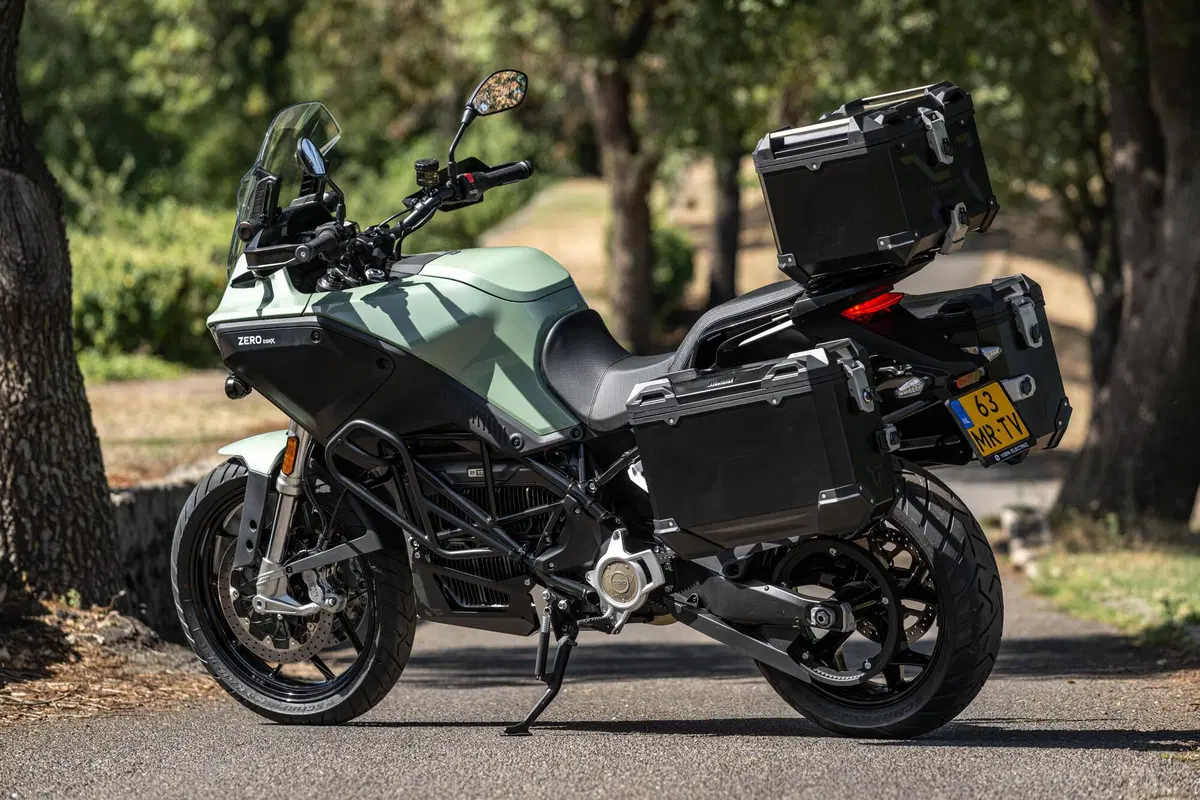 ZERO Motorcycles  DSR/X: Fun Factor 100% (5)
