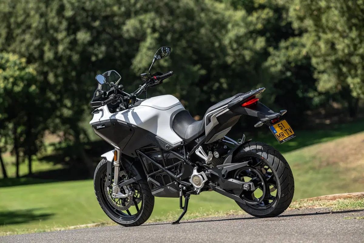 ZERO Motorcycles  DSR/X: Fun Factor 100% (6)