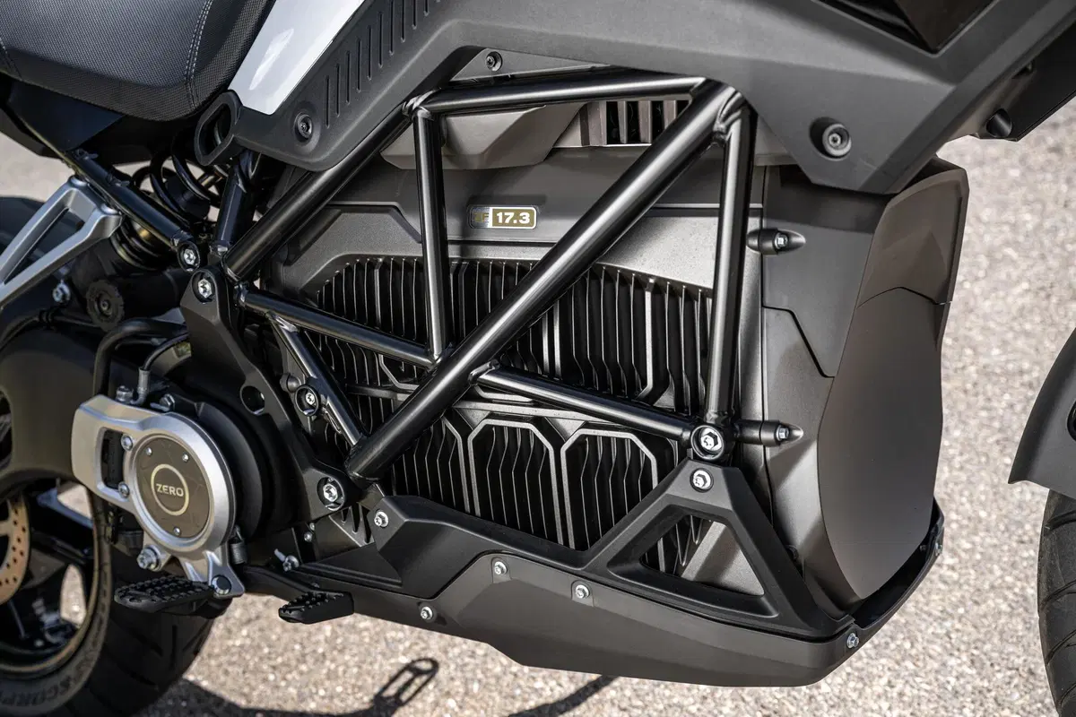 ZERO Motorcycles  DSR/X: Fun Factor 100% (3)