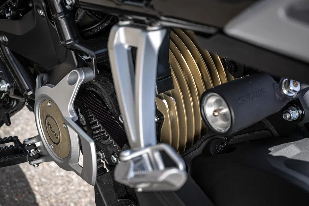 ZERO Motorcycles  DSR/X: Fun Factor 100% (4)