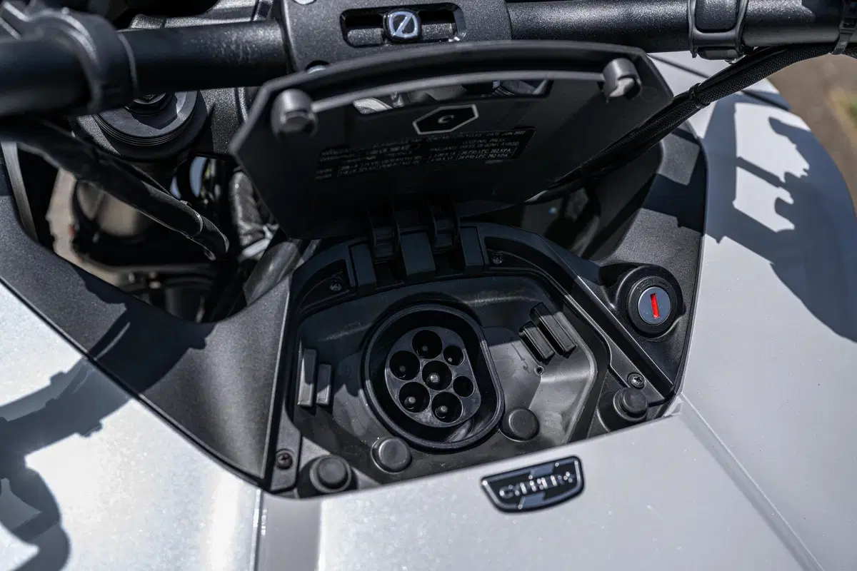 ZERO Motorcycles  DSR/X: Fun Factor 100% (3)