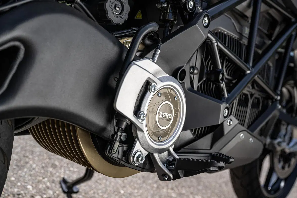 ZERO Motorcycles  DSR/X: Fun Factor 100% (3)
