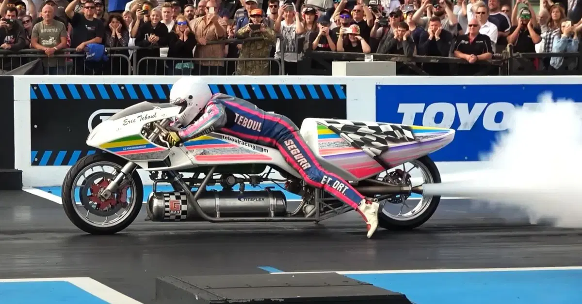 Tre metri di moto e in 400 metri vai a 467 km/h! [VIDEO VIRALE]