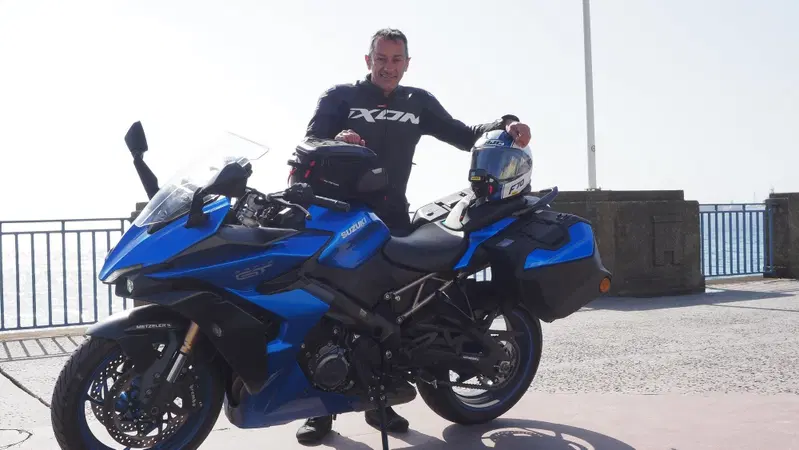 Pi&ugrave; di 6 mila km in sella alla Suzuki GSX-S1000GT, dalla Sicilia all'Isola di Man [VIDEO]