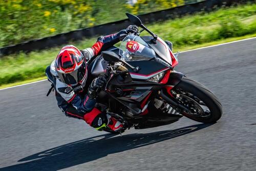 QJMotor svela la SRK 550RR. Oppure GS se preferite (3)