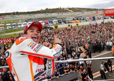 Marquez vince a Valencia, Rossi secondo. Anche nel mondiale