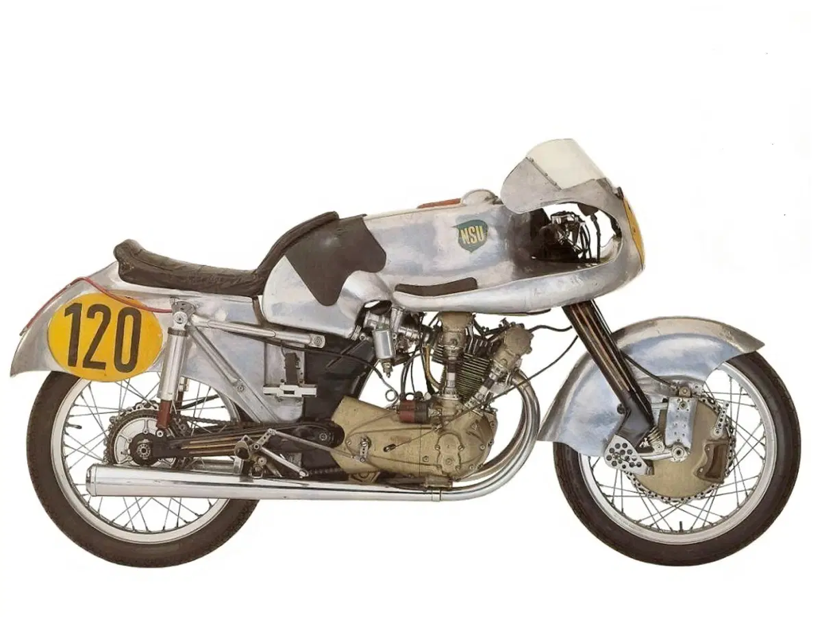 Le moto oltre il Muro di Berlino (2)