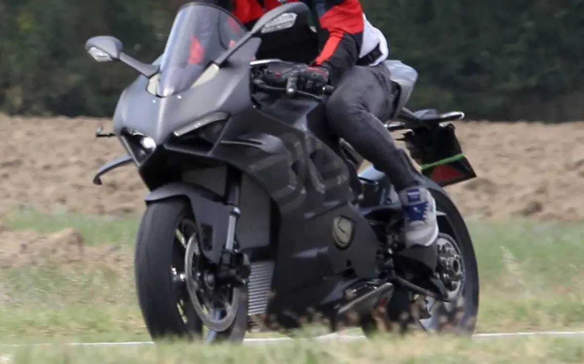 Ducati Panigale V4R in arrivo? [Foto spia] (3)