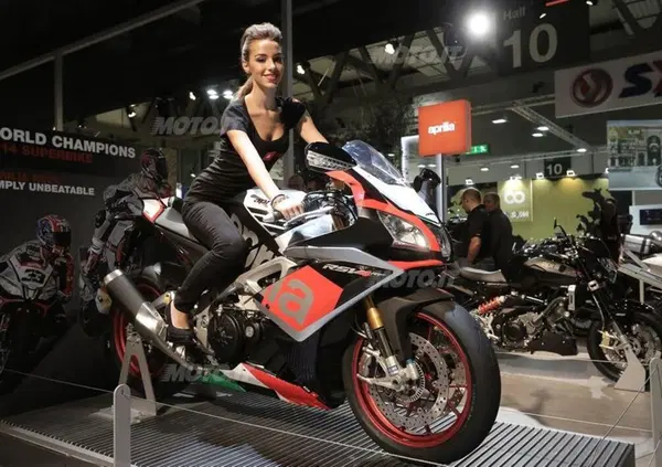 Aprilia RSV4 RR e Tuono V4 1100, video EICMA