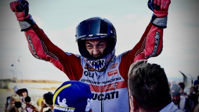 MotoGP 2022. GP di Aragon. Paura al via, poi Enea Bastianini vince una meravigliosa sfida con Pecco Bagnaia