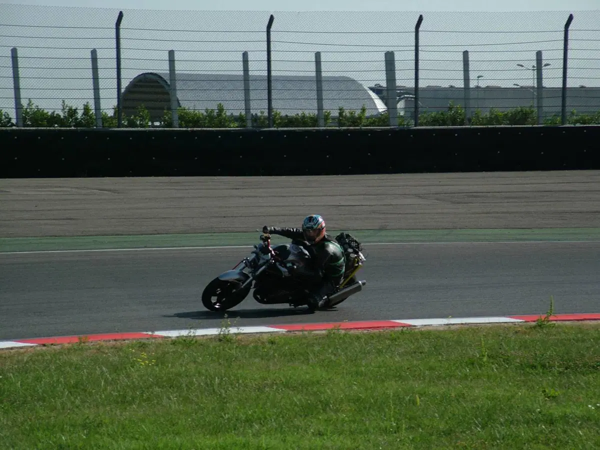 I movimenti del pilota influenzano il comportamento della moto. Ecco come (6)