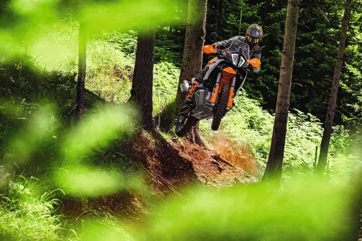 KTM 890 Adventure R 2023. Vediamo come cambia (5)