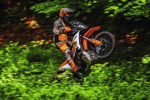 KTM 890 Adventure R 2023. Vediamo come cambia (7)