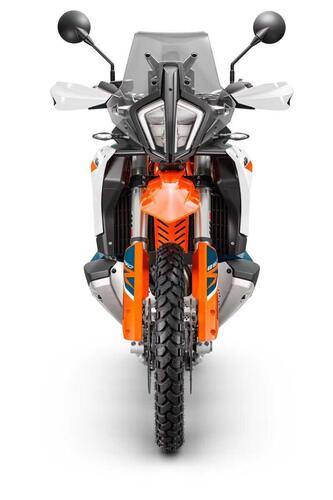 KTM 890 Adventure R 2023. Vediamo come cambia (4)