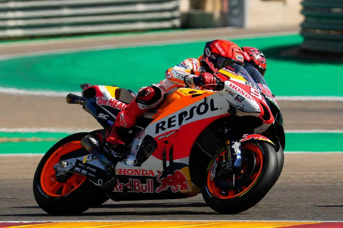 MotoGP 2022. GP di Aragon. Abiti strani, saponette consumate, facce felici, tristi e altri scatti da Aragon [GALLERY] (17)
