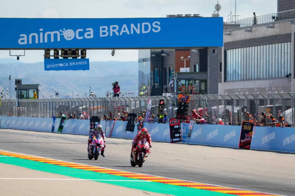 MotoGP 2022. GP di Aragon. Abiti strani, saponette consumate, facce felici, tristi e altri scatti da Aragon [GALLERY] (30)