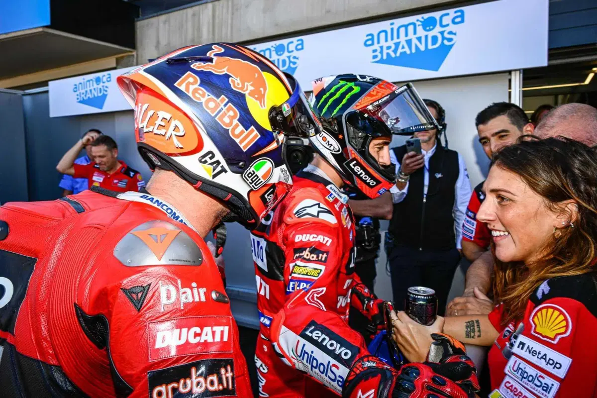 MotoGP 2022. GP di Aragon. Abiti strani, saponette consumate, facce felici, tristi e altri scatti da Aragon [GALLERY] (42)