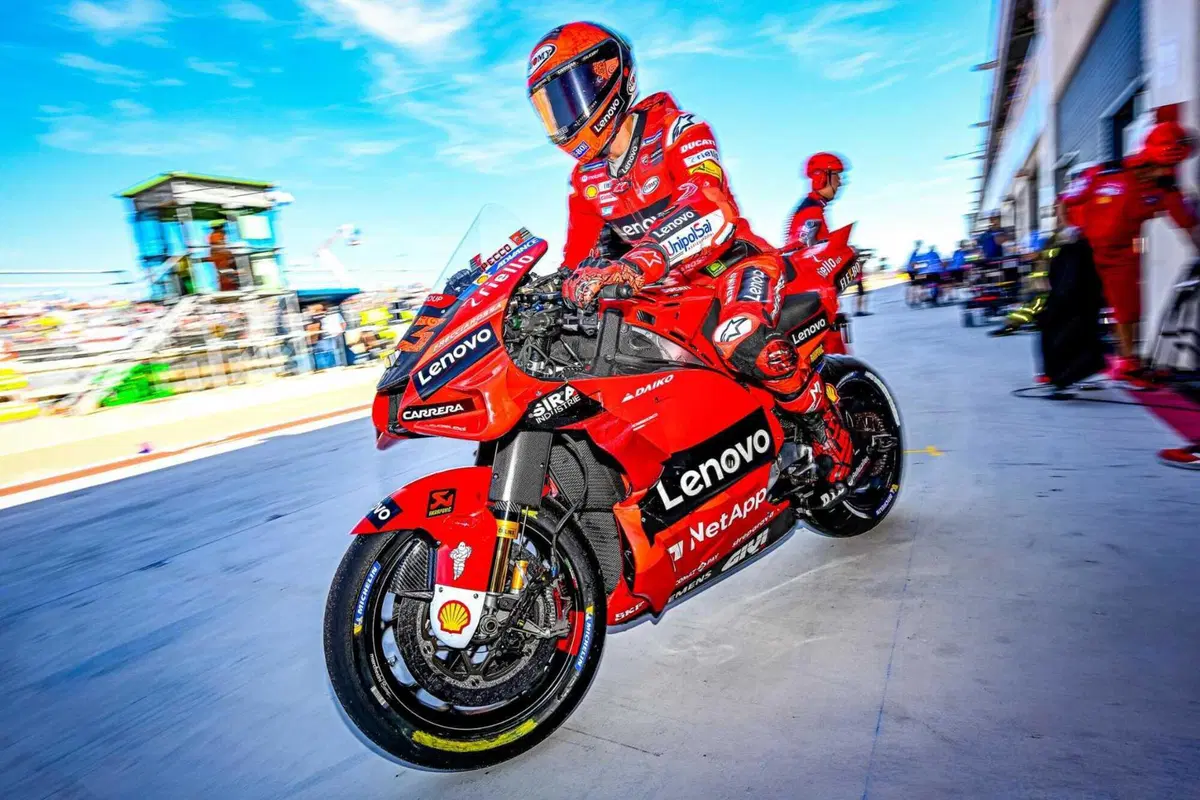 MotoGP 2022. GP di Aragon. Abiti strani, saponette consumate, facce felici, tristi e altri scatti da Aragon [GALLERY] (52)