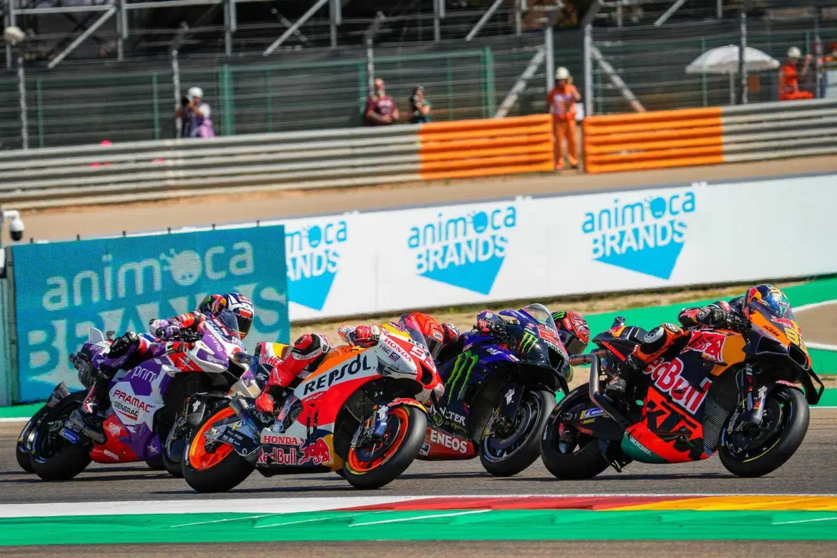 MotoGP 2022. GP di Aragon. Abiti strani, saponette consumate, facce felici, tristi e altri scatti da Aragon [GALLERY] (39)
