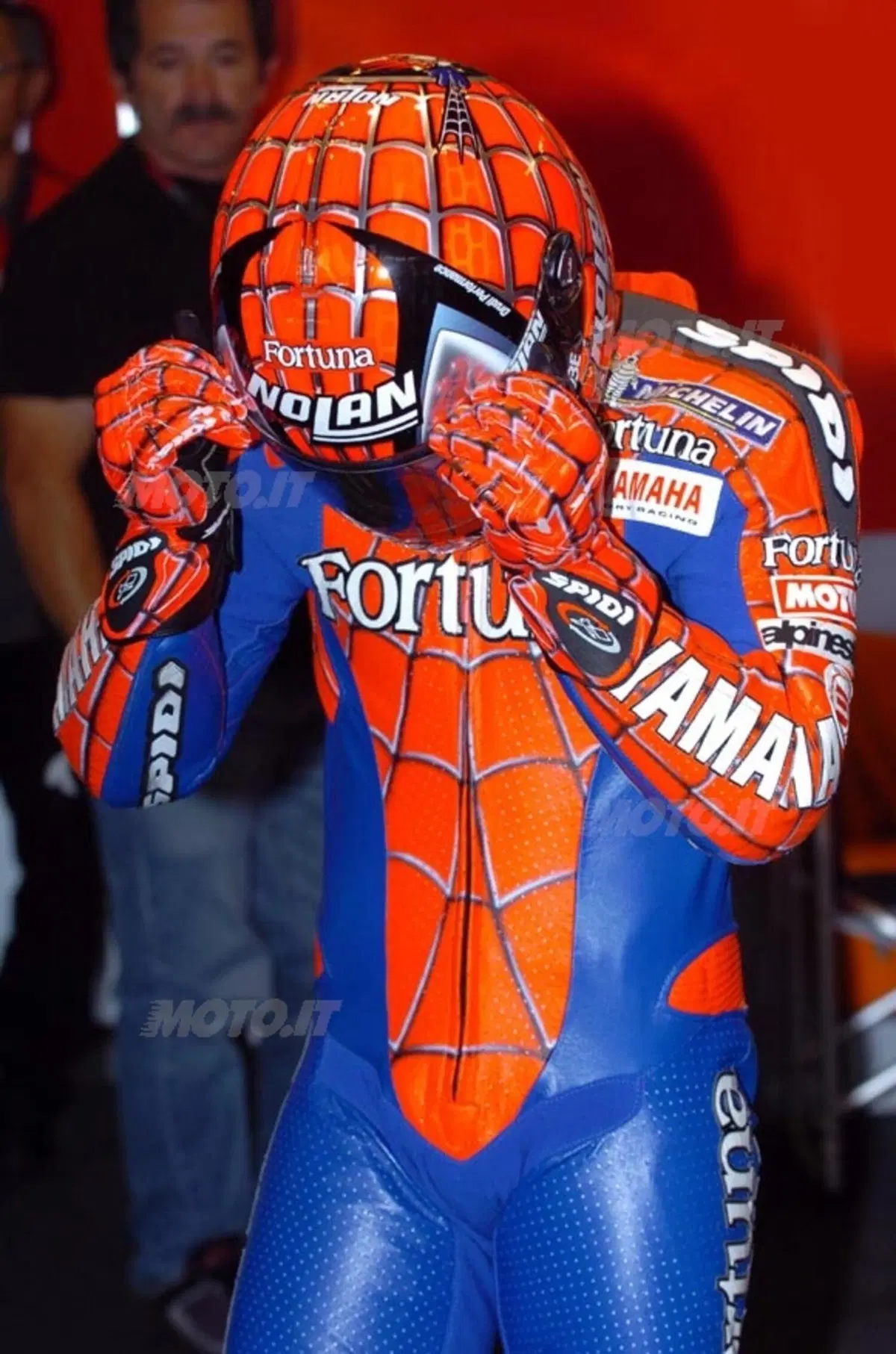 Fumetti e due ruote: dalla Moto Guzzi V100 alle tute di Spiderman, Valentino Rossi... (4)