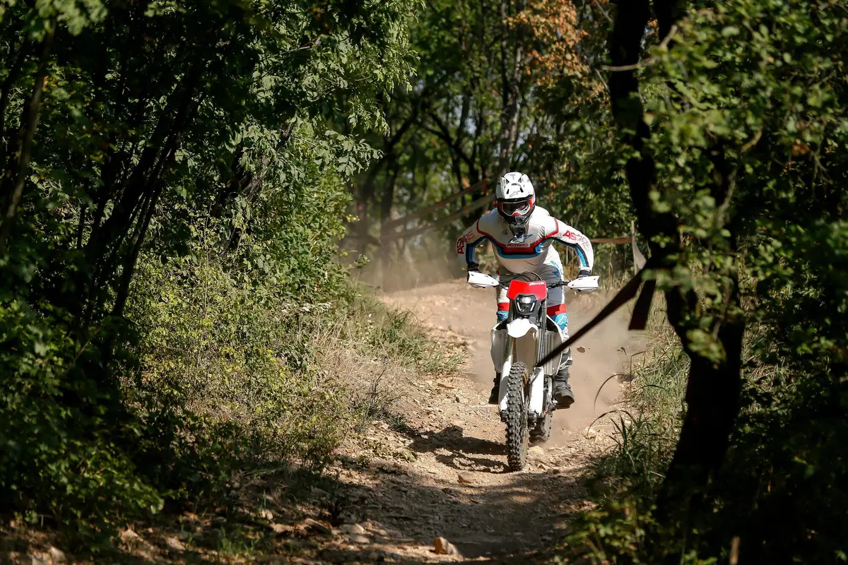 La gamma enduro a 2 e 4 tempi (4)