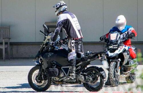 La nuova BMW R1300GS arriverà nel 2023? [Foto spia] (8)