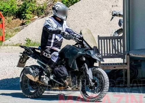 La nuova BMW R1300GS arriverà nel 2023? [Foto spia] (7)