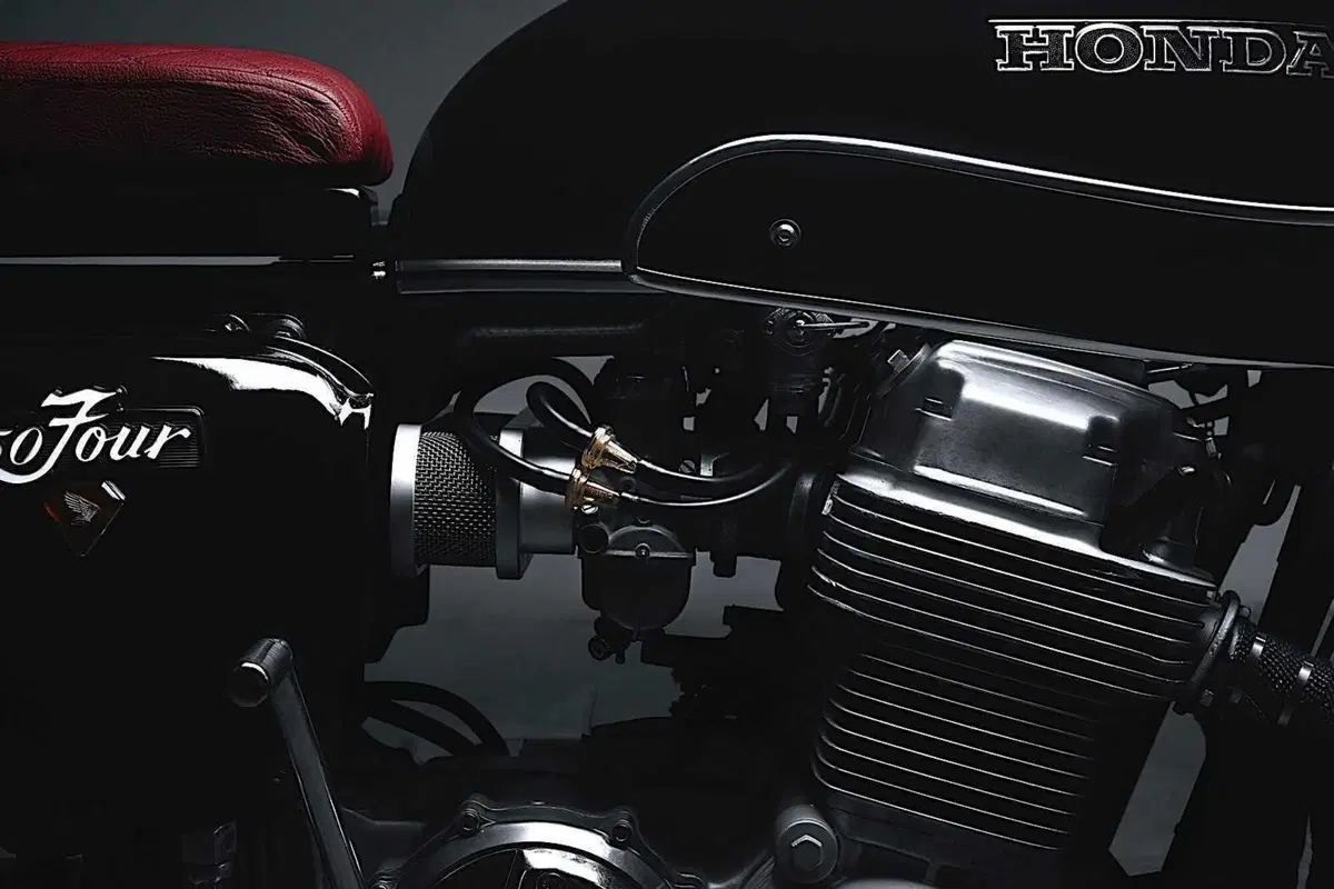 “La Poderosa”, in questo caso una Honda CB 750 ben trasformata (11)