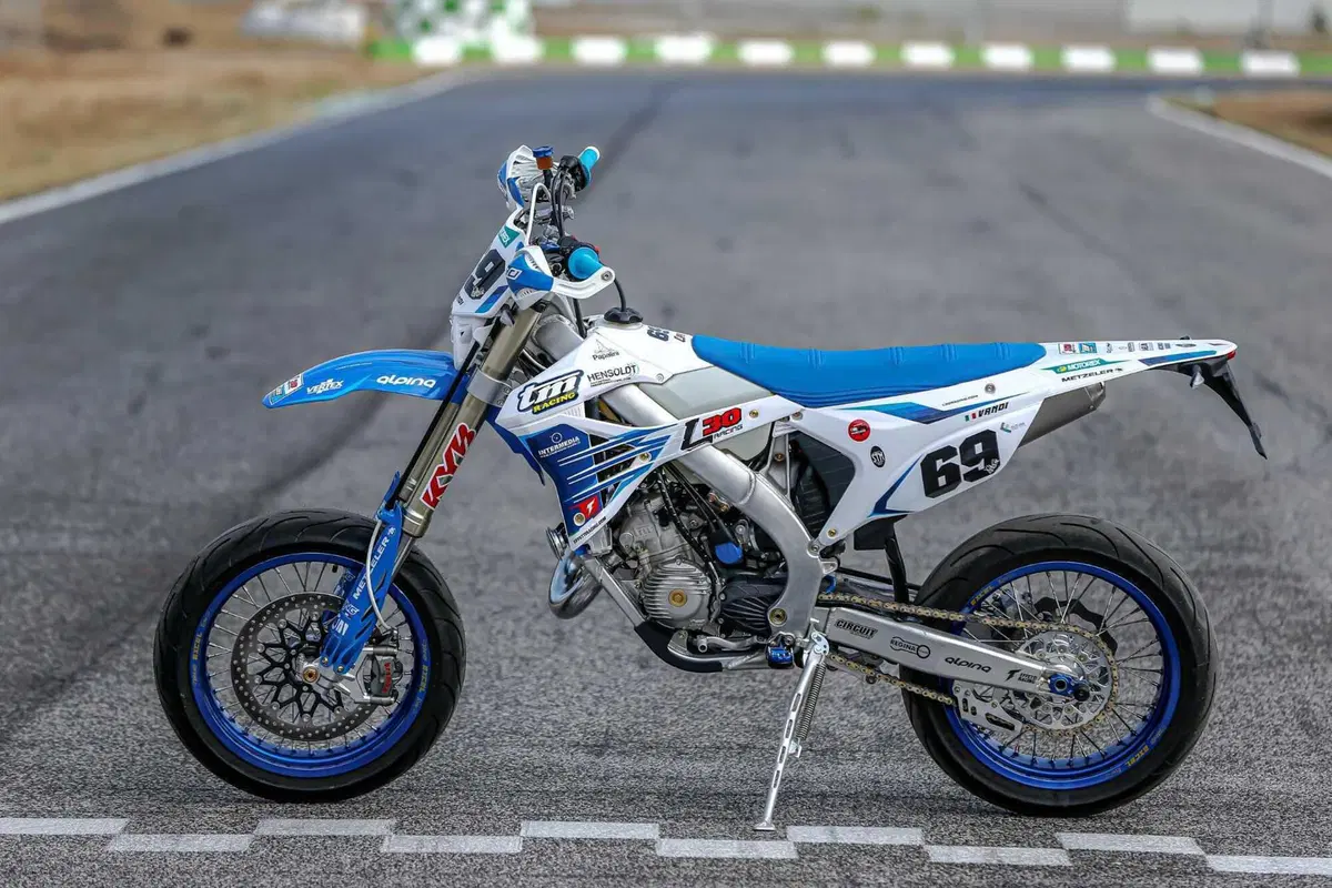 TM 125 SMR Fi 2T TEST: in pista con Kevin Vandi sulla 450 SMX ufficiale