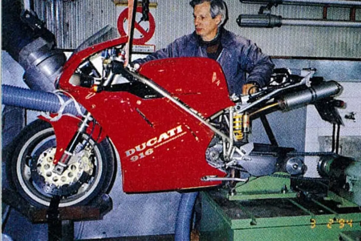 Le Belle d'Epoca di Moto.it: Ducati 916, il capolavoro di Tamburini (4)