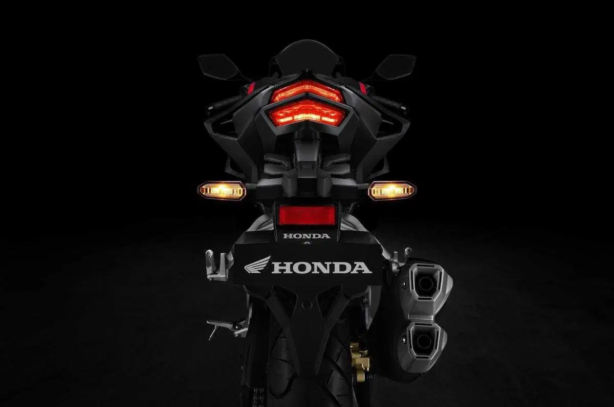 Honda CBR250RR 2023. Spunta la SP con più cavalli (12)